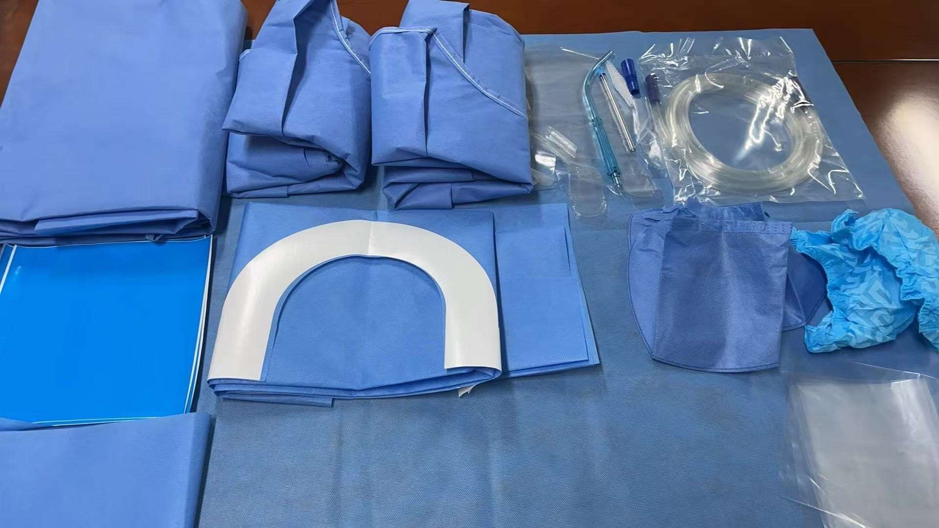 Kertakäyttöinen hammasimplantti kirurginen pakkaus
